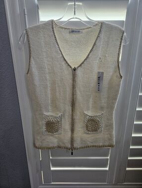 Sursive Cream Knit Zip Front Vest with Tan Trim